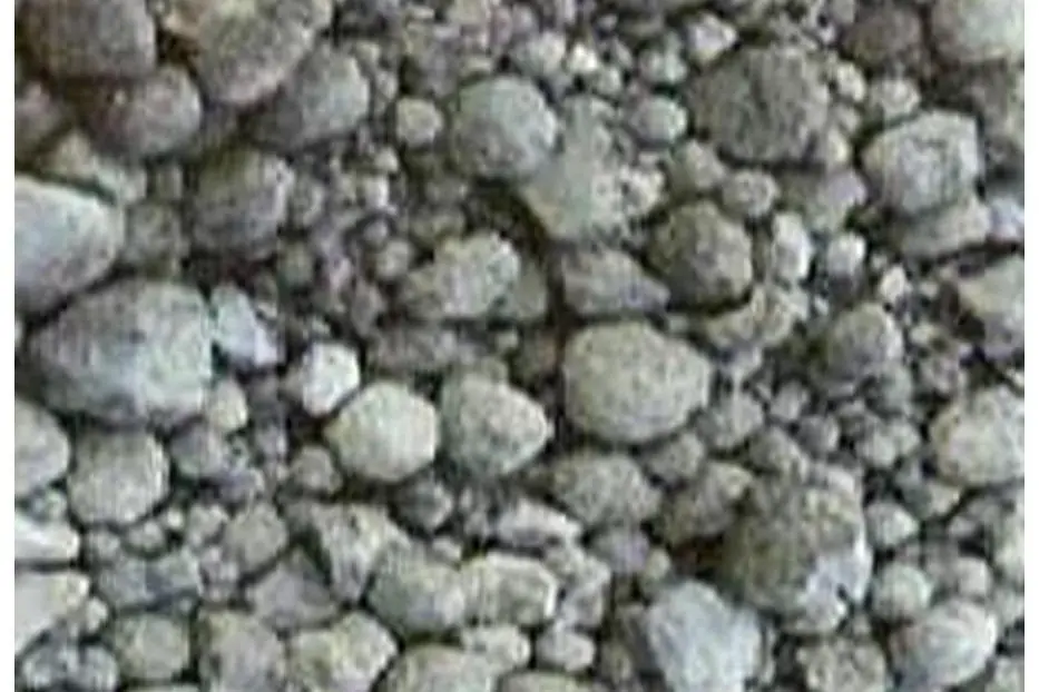 Rounded grey nodules of Portland cement clinker